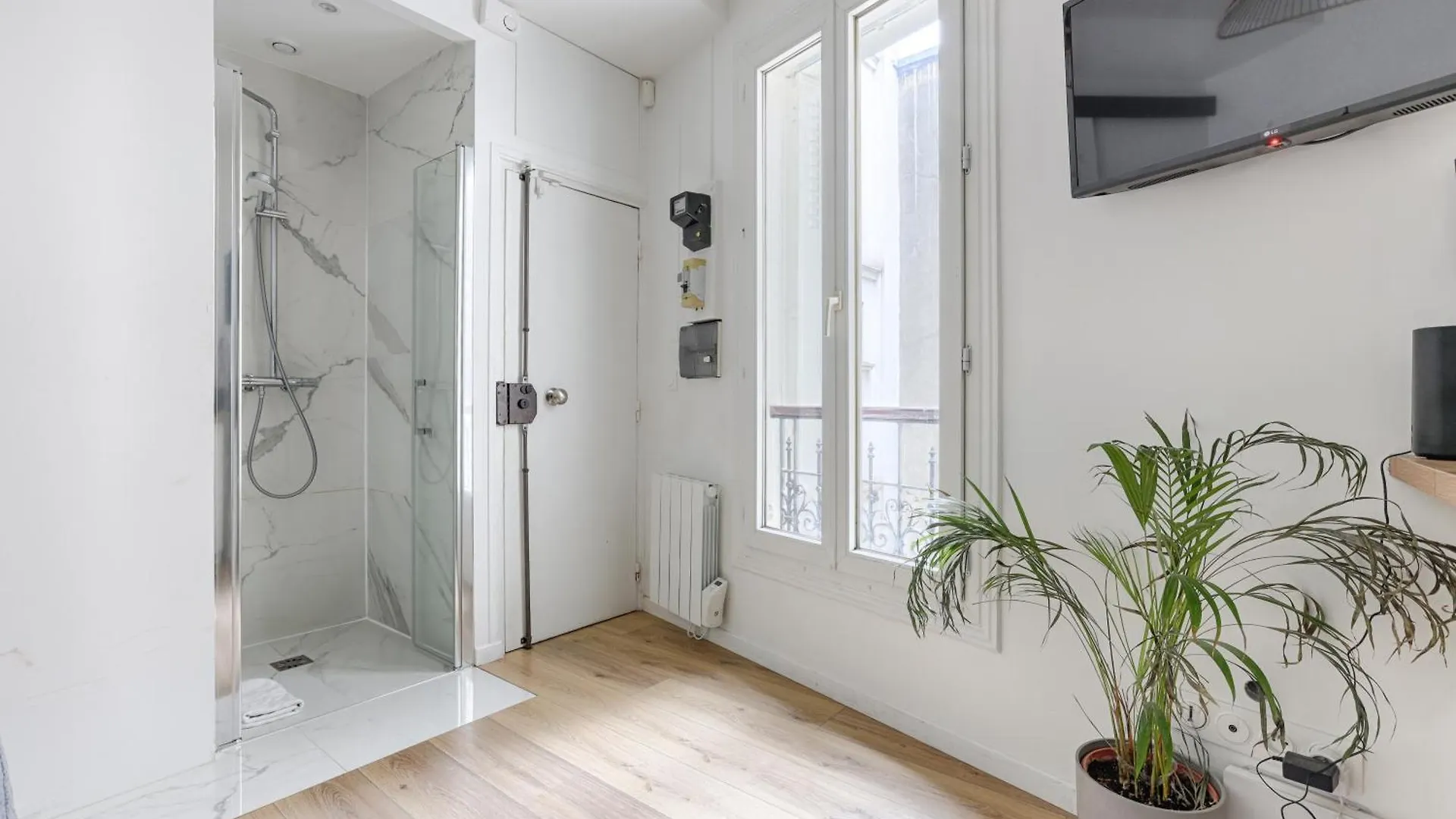 Montmartre/Moulin Rouge Studio Apartment Paris France