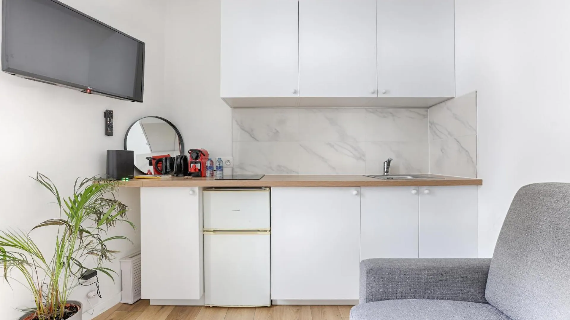 Montmartre/Moulin Rouge Studio Apartment Paris