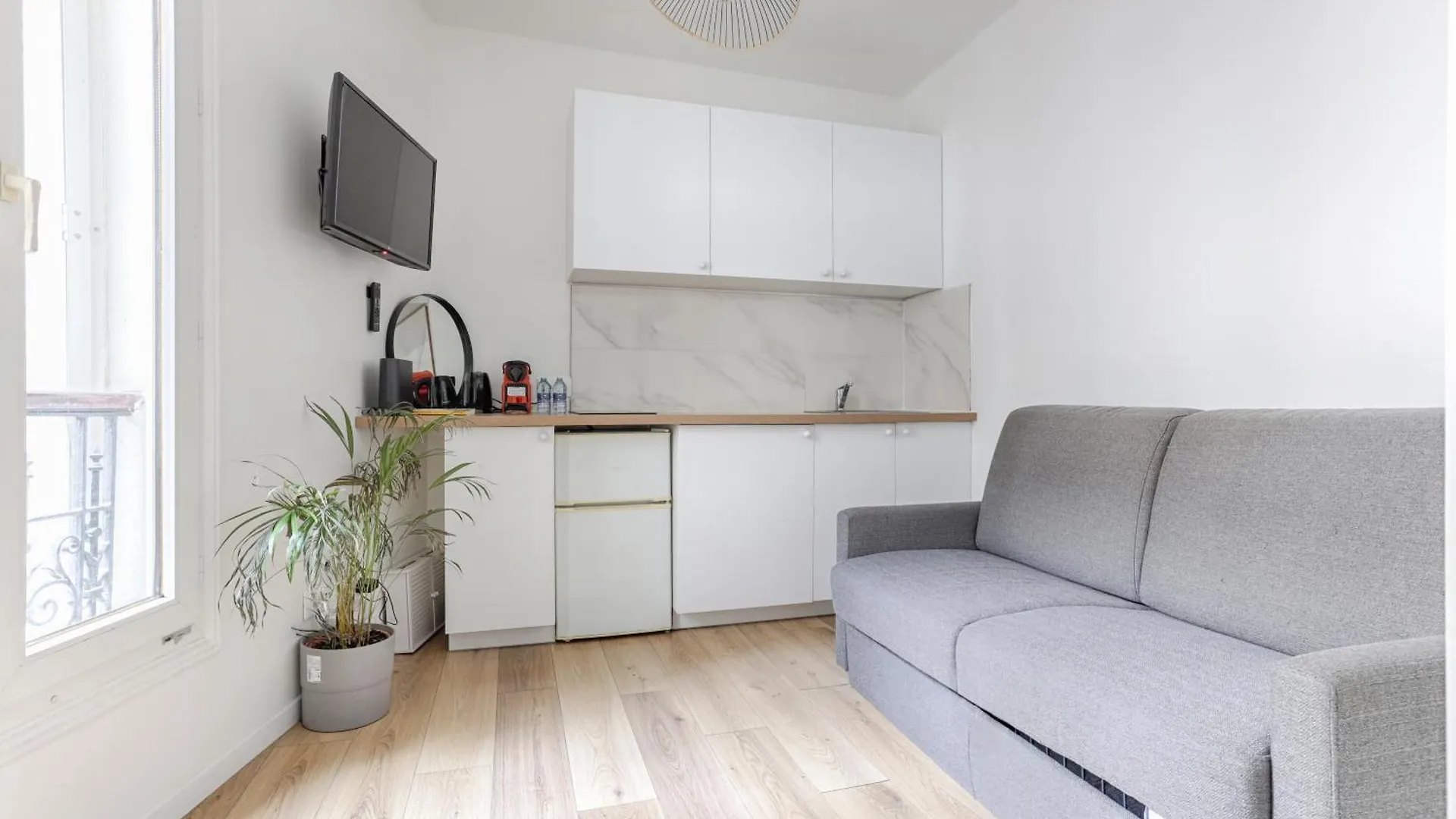 Montmartre/Moulin Rouge Studio Apartment Paris France